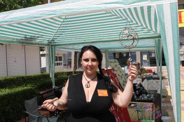 Грънчарско колело привлича посетители на панаира на занаятите