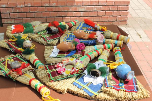 Грънчарско колело привлича посетители на панаира на занаятите