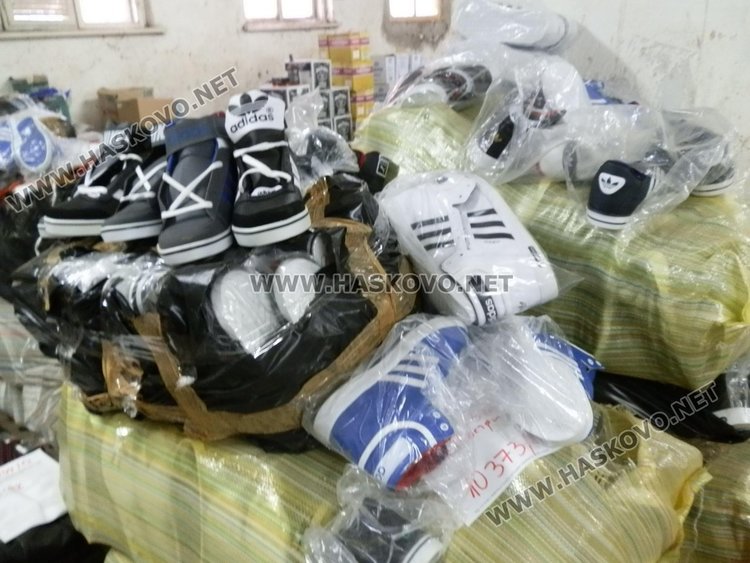 Контрабандни цигари във вратите на „Рено“ конфискувани в полза на държавата