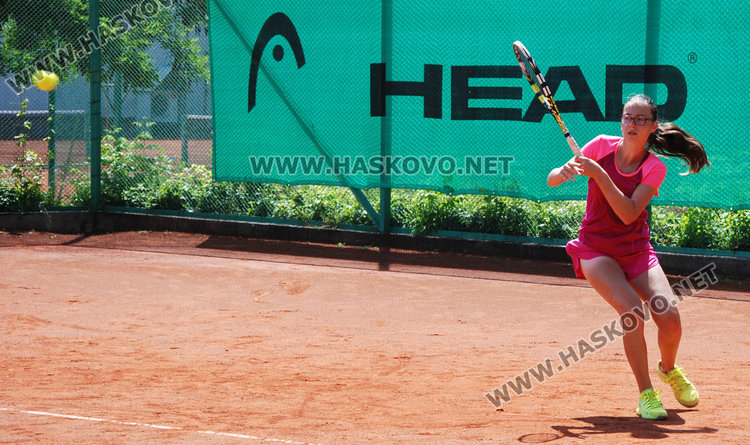 Тенисистка от хасковски клуб на второ място в Държавното на Кенана