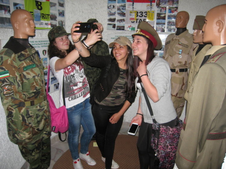 Деветокласници от Смолян проведоха занятия по военна подготовка в 101 алпийски батальон