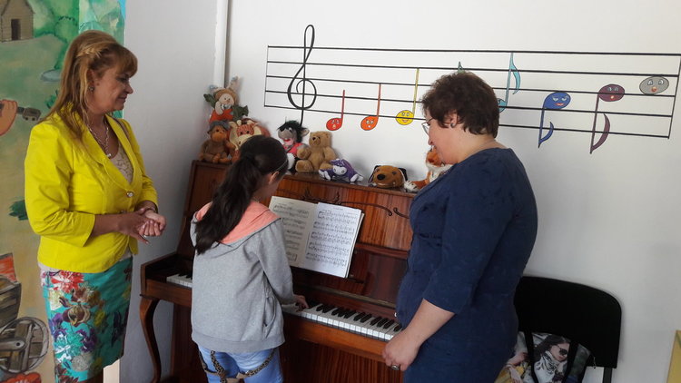 Дамите от ГЕРБ подариха 50 книги за детския отдел на библиотеката в Смолян