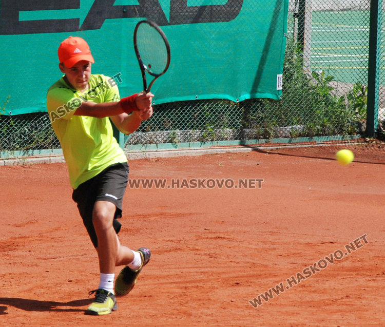 Тенисистка от хасковски клуб на второ място в Държавното на Кенана