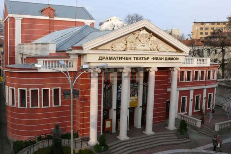 Със "Семеен албум" стартират Театрални празници`2016 в Хасково (програма) 