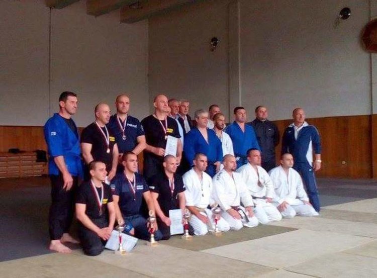 Отборът на Смолян със сребърен медал от зонално първенство по полицейска лична защита