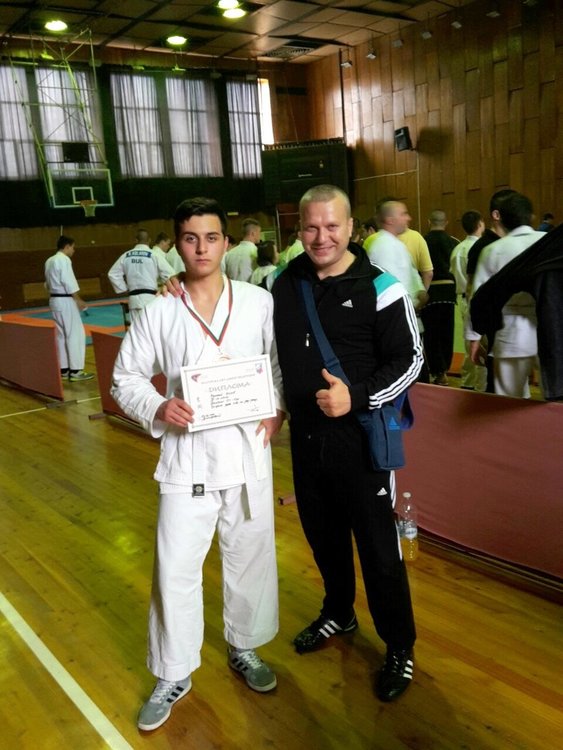 Анчев с щастливия треньор Венцислав Корчев