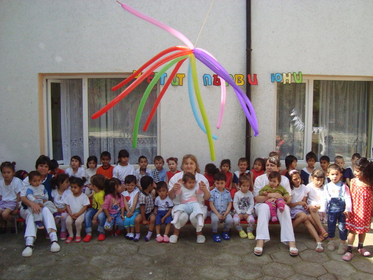 Празник под надслов "С вкус на сладки изненади" се организиран днес в ОДЗ "Звездица"