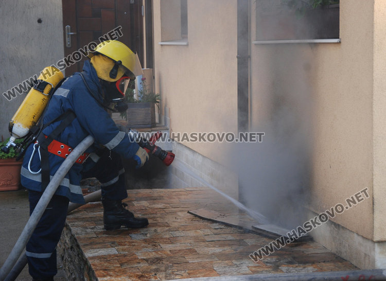 Пожар избухна в офис на ЕСКОМ след гръмотевичната буря в Хасково