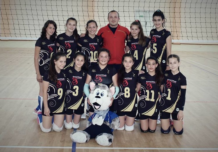 Три победи за момичетата на "Раковски" на финали във Варна