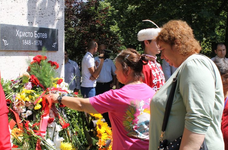 Димитровградчани сведоха глави пред загиналите за свободата на България
