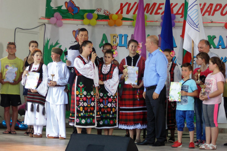 Танцьорите от "Рона" с отличия от етносфеста в Баните, „Чудесия” с голямата награда