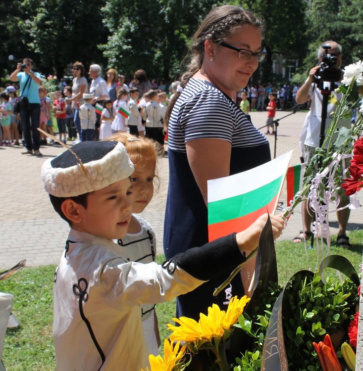 Димитровградчани сведоха глави пред загиналите за свободата на България
