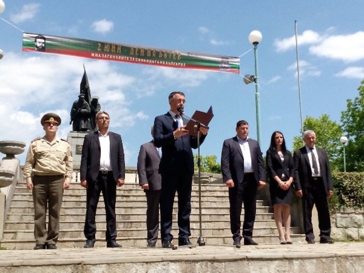 Кърджали се преклони пред паметта на Ботев и загиналите за свобода