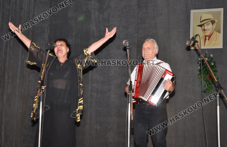 10-годишната Гергана пее “Минаха години” на феста “С песните на Ари” 