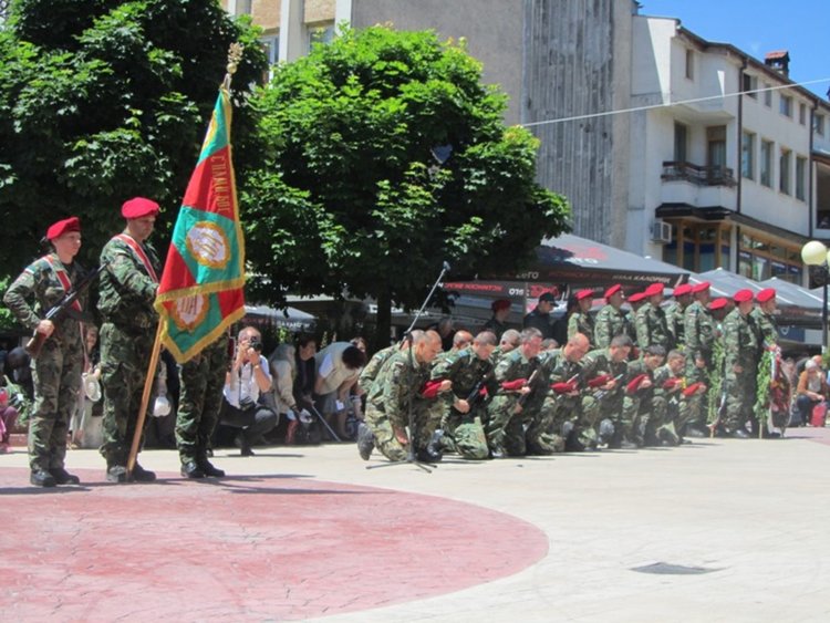 За 2 юни в Смолян: Венци, цветя и поклонение на паметника -костница на връх "Среногорец"