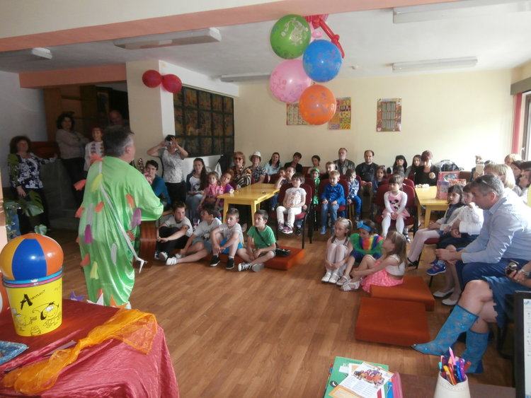 В смолянската библиотека откриха Вълшебна стая на приказките за ранно четене, в нея ще играят деца до 6 годишна възраст