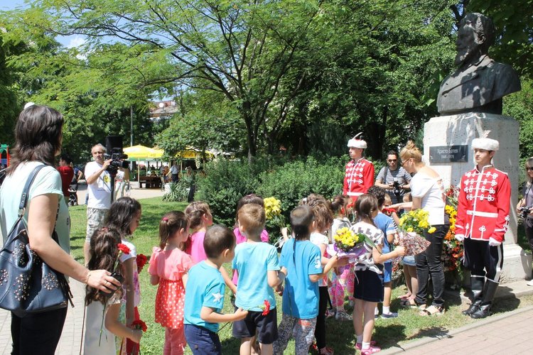 Димитровградчани сведоха глави пред загиналите за свободата на България