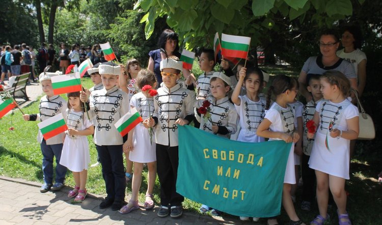 Облечени с патриотични костюми бяха децата от ОДЗ "Слънце"