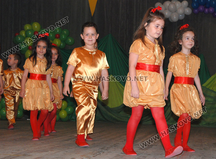 Стотици на крака за 35-годишнината на ОДЗ „Звънче“ и в подкрепа на кампанията #спасижоро