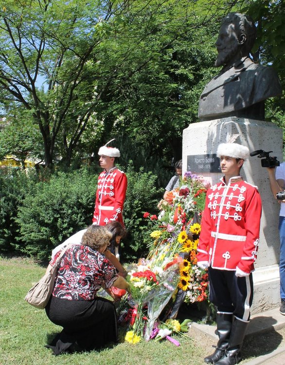 Димитровградчани сведоха глави пред загиналите за свободата на България