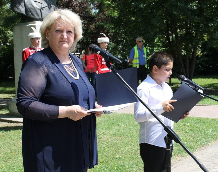 Емоционално стихотворение изпълни третокласникът от ОУ "П.Славейков" Мартин Георгиев