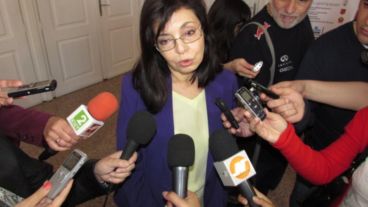 МОН намери пари за 20 % увеличение на студентските стипендии