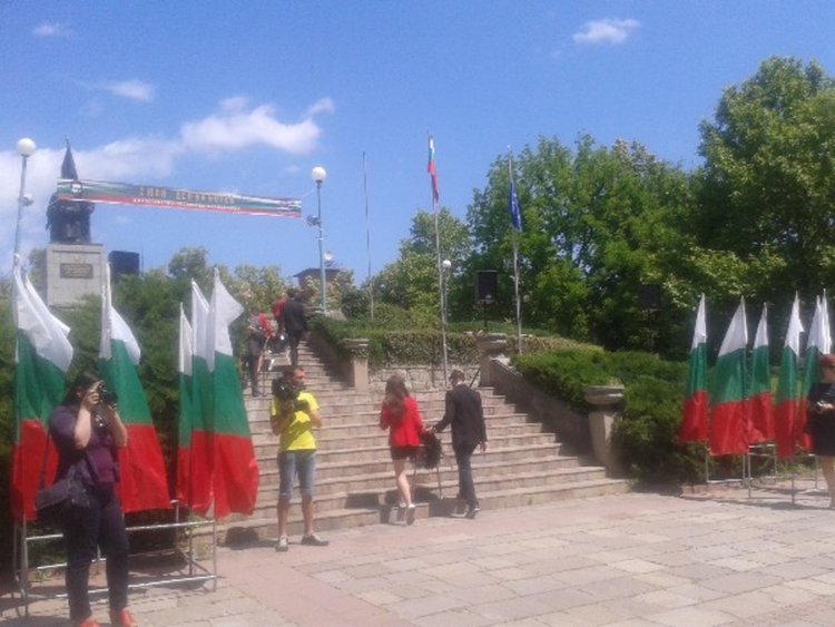 Кърджали се преклони пред паметта на Ботев и загиналите за свобода