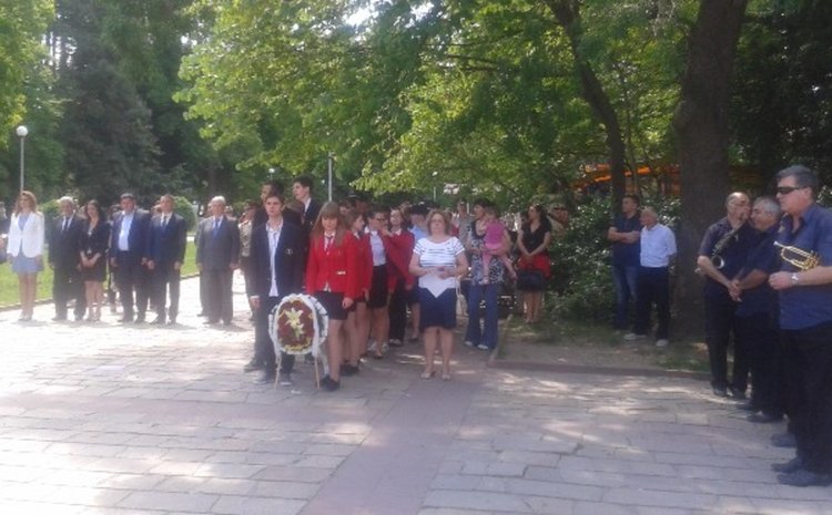 Кърджали се преклони пред паметта на Ботев и загиналите за свобода