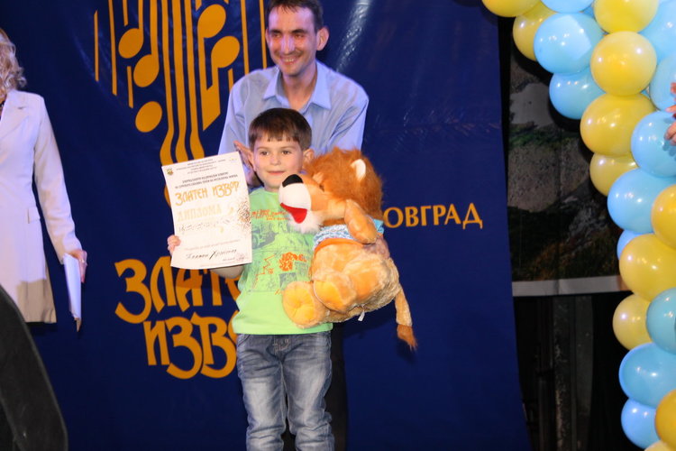 Наградата за най-малък участник в "Златен измвор" получи Пламен Христев