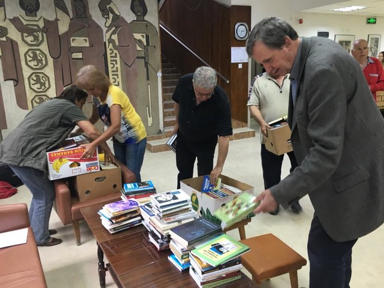 Дарение художествена и историческа литература получи Градска библиотека "П.Пенев" днес