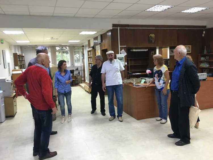 Почетен гражданин на Димитровград дари книги на Градска библиотека "П.Пенев"