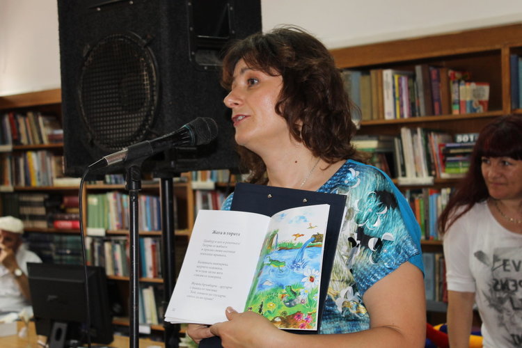 Учителка в ОДЗ "Райна Княгиня" издаде втора детска книжка
