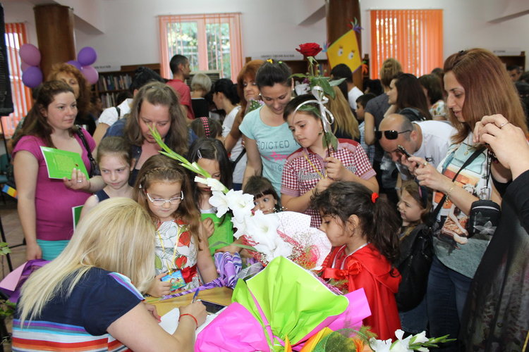 Учителка в ОДЗ "Райна Княгиня" издаде втора детска книжка