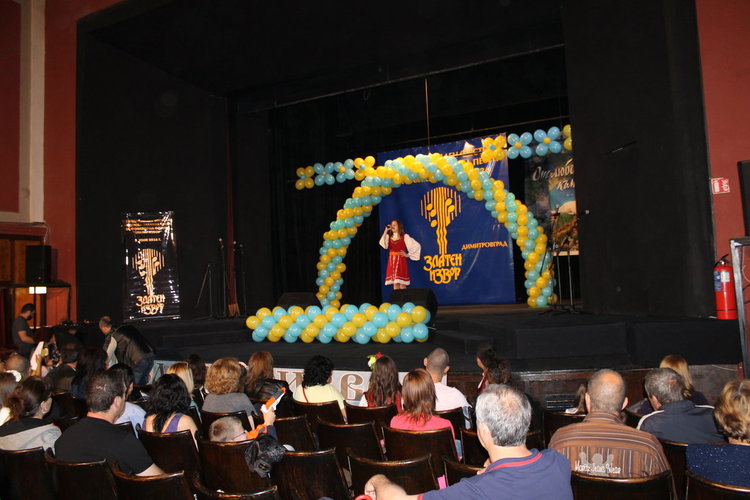 В салона на ОДТ "Ап.Карамитев" ще се проведе Националния конкурс за детска забавна песен на фолклорна основа "Златен извор" днес - 3 юни
