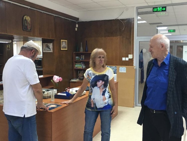 Почетен гражданин на Димитровград дари книги на Градска библиотека "П.Пенев"