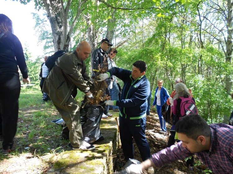 4500 родопчани, 86 фирми и 47 училища в Смолянско участваха в акцията "Да изчистим България заедно!"