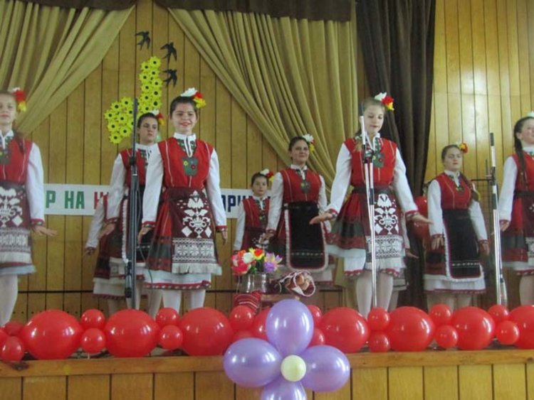 Събор в Крумовград събра стотици любители на народното творчество