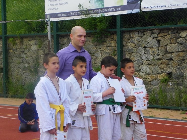 Три медала за децата от ОДК Смолян на турнир по джу-джицу в Чепеларе