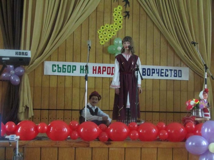 Събор в Крумовград събра стотици любители на народното творчество