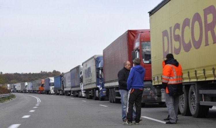 Възстановено е преминаването на камиони през границата