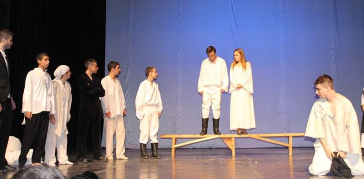 За Деня на Ботев – Театрален маратон