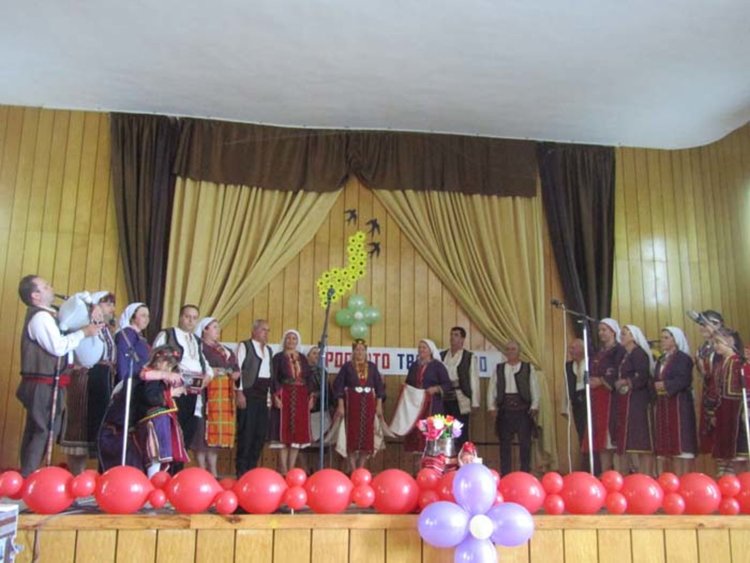 Събор в Крумовград събра стотици любители на народното творчество