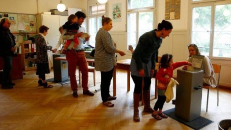 Швейцарците масово отхвърлиха гарантирания доход дори и без работа