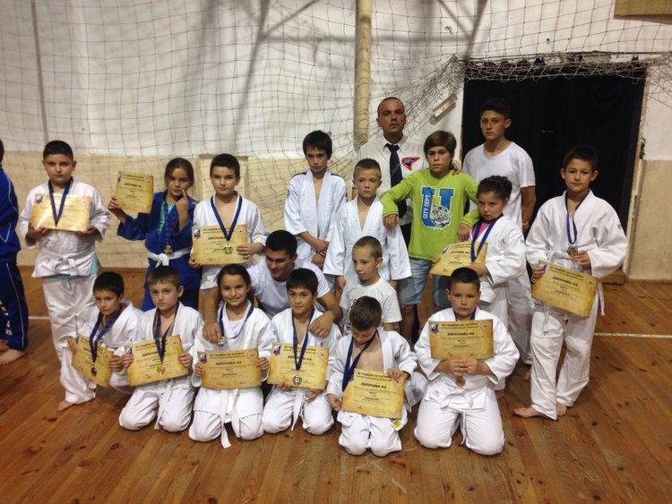 Поредни успехи завоюваха малките възпитаници на СК "Бугари" на проведеното вчера в Пловдив републиканско първенство по джу джицу