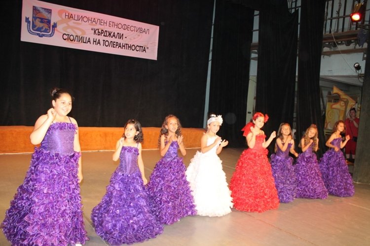 Над 300 участници събра шестият национален етнофестивал в Кърджали