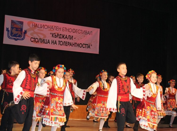 Над 300 участници събра шестият национален етнофестивал в Кърджали