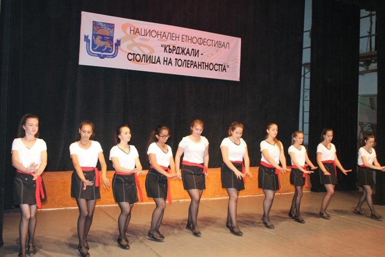 Над 300 участници събра шестият национален етнофестивал в Кърджали