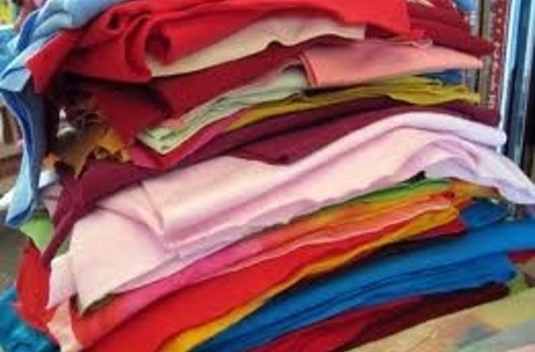 Икономическа удари шивашки цех, иззеха тениски-менте