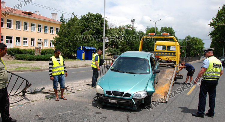 Мъртвопиян с Деу Ланос отнесе мантинелата до пешеходна пътека