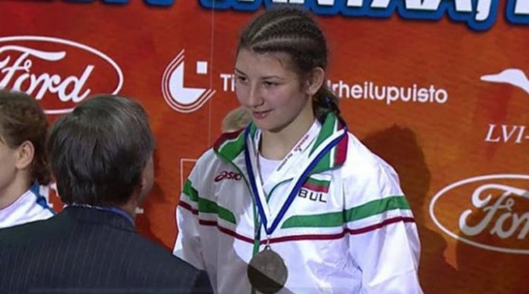 Виктория Бобева (69 кг.) спечели шампионска титла на Държавния лично-отборен шампионат по борба за мъже и жени в Пловдив